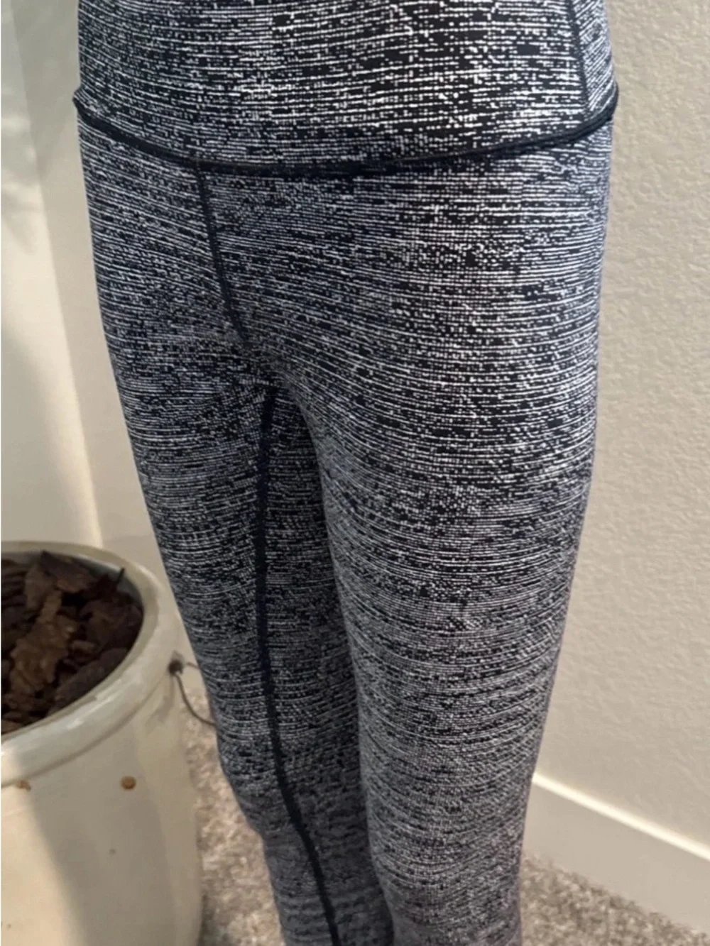 lululemon athletica Black and White Marled  Size 8  Leggings - 036
